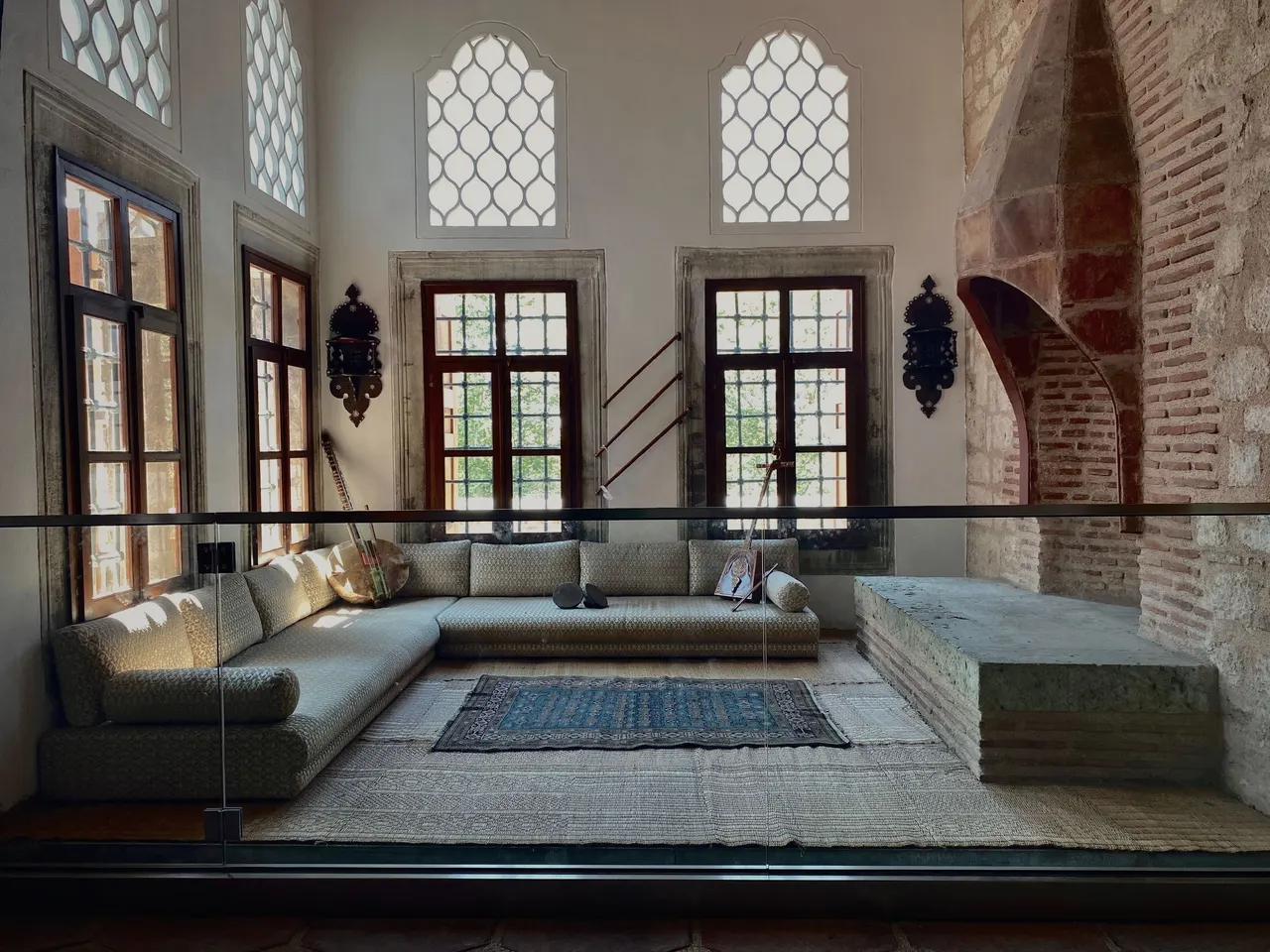 Elegant Traditional Living Room with Ottoman Decor