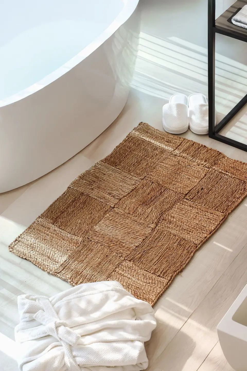 Elegant Bathroom Decor with Natural Elements